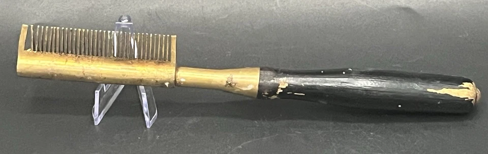 Ancien peigne en laiton RECK JUNIOR de barbier ou coiffeur – Allemagne - Photo 2/4