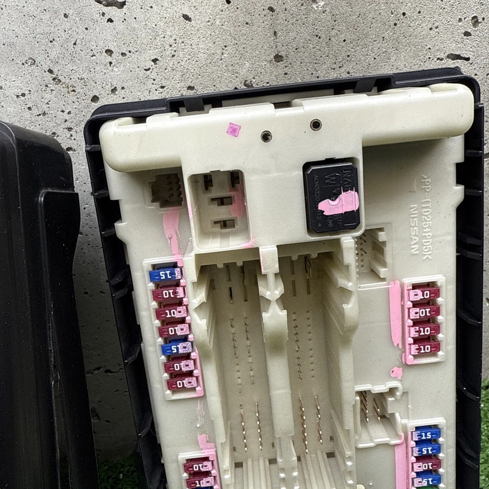 Infiniti M37 M56 2011 2012 3,7 L 5,6 L IPDM caja de fusibles montaje BCM 284B71MF0B Foto 3 de 4