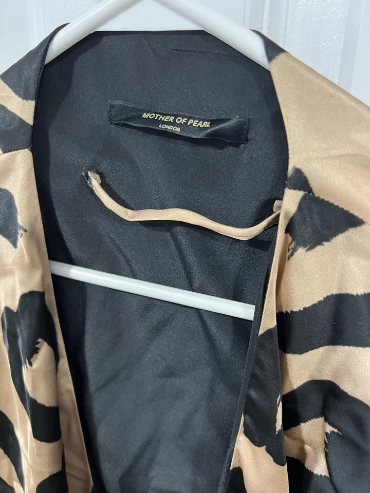 MOTHER OF PEARL Alena 动物印花短裹身衬衫 10 码 — 第 3/4 张图片