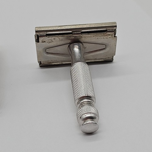 Vintage Gillette USA L4 Safety Tech Double Edge Travel Razor W/ Case & Blades - Picture 4 of 13