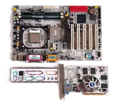 SOLTEK SL-85MR3-C Socket 478 + CPU + RAM + Geforce Retrogaming collectible set
