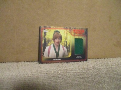 2025 TOPPS STRANGER THINGS CHRISSY #13R YELLOW AUTHENTIC COSTUME RELIC 2/75