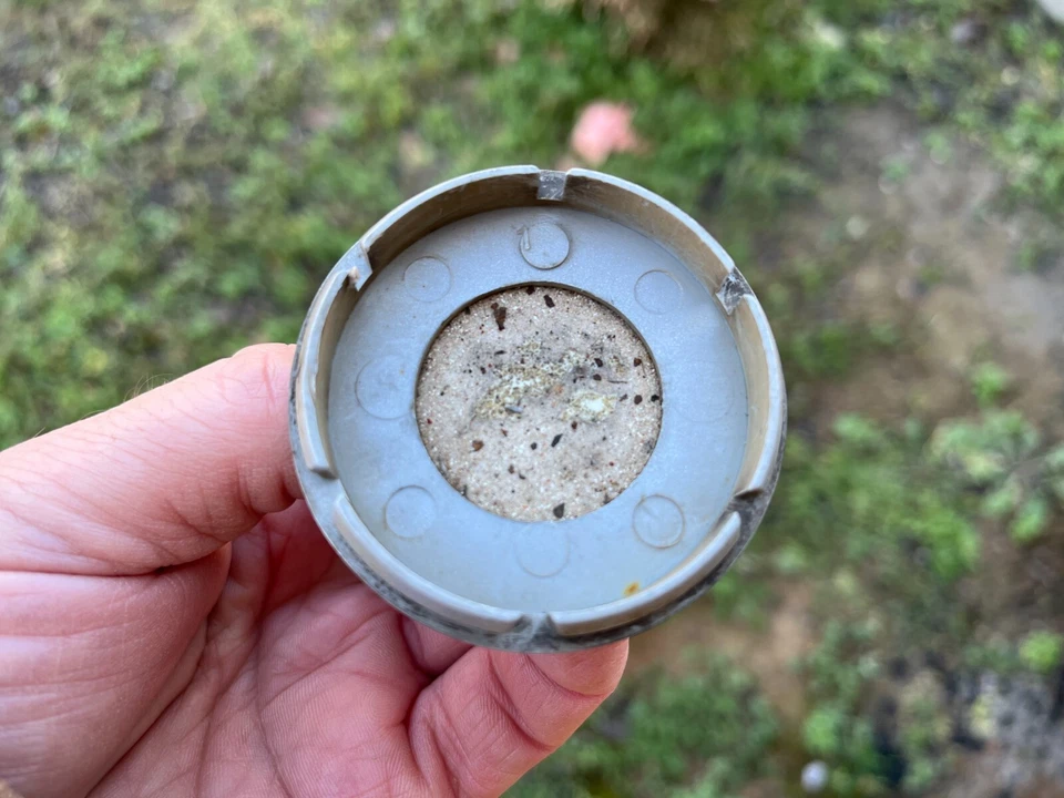 TAPA CENTRAL RUEDA ATP PERSONALIZADA ACABADO PLATEADO CENTRO PULIDO 2 3/8" DIÁMETRO Foto 2 de 2