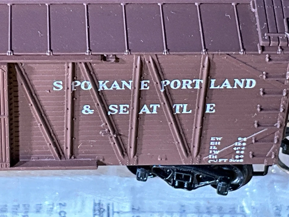 L11-94 TRAIN - BOX CAR - N SCALE - KADEE MICRO-TRAINS #28070 - SPOKANE PORTLAND - Image 4 of 4