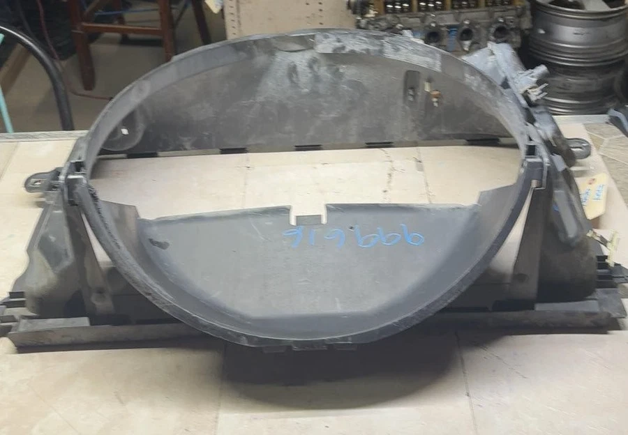 2007-2009 EXPEDITION NAVIGATOR 5.4L Radiator Cooling Fan Shroud Assembly OEM Foto 2 de 4