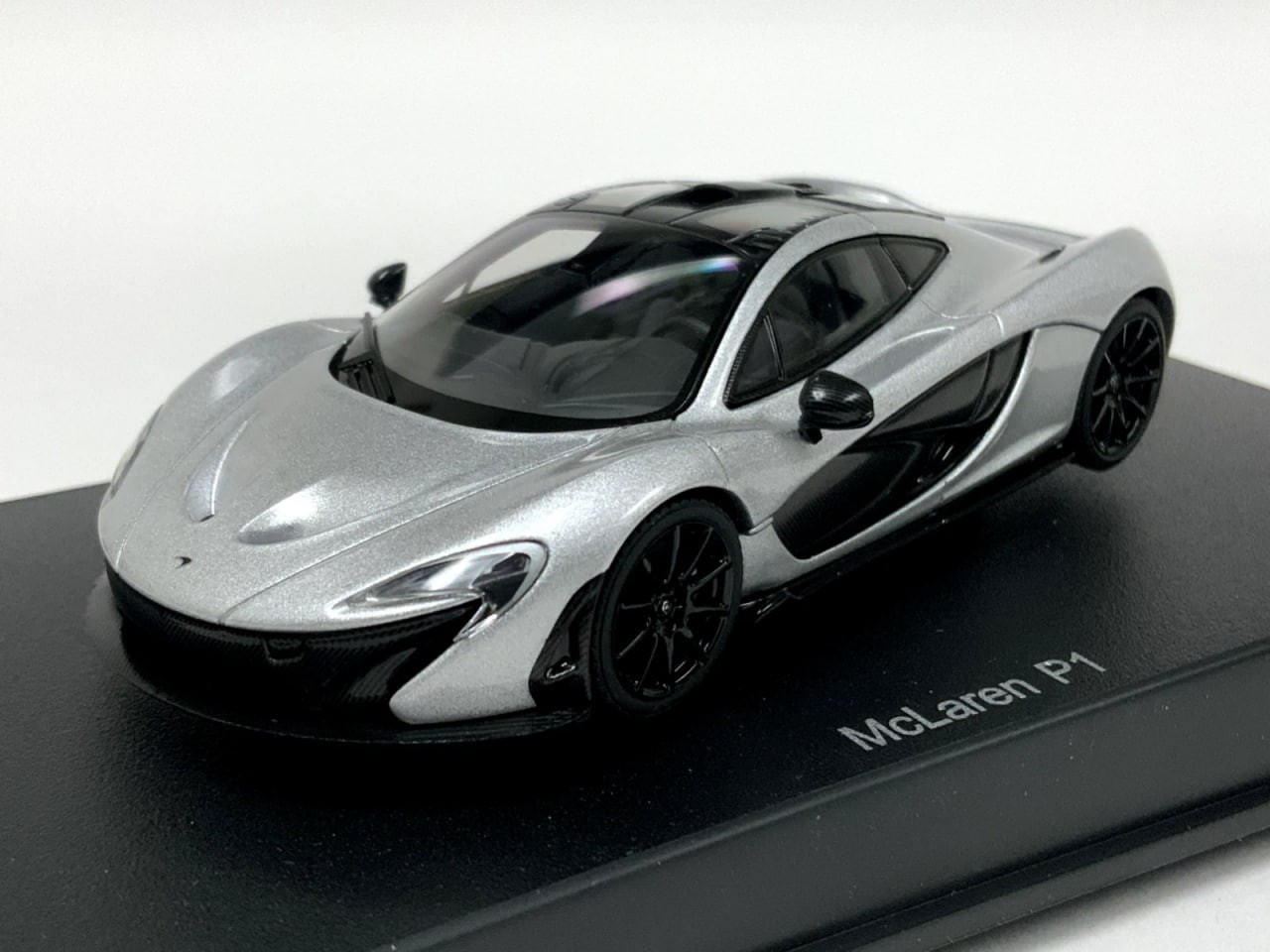 AUTOart McLaren P1 Ice Silver 56013