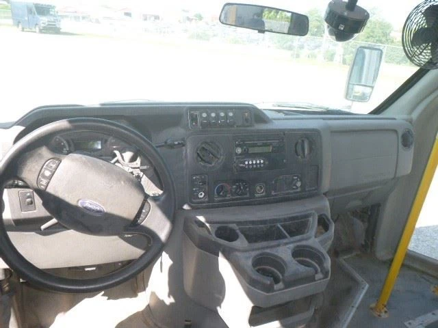 (LOCAL PICKUP ONLY) E450SD    2010 Front Bumper 1597775 - Imagem 3 de 4