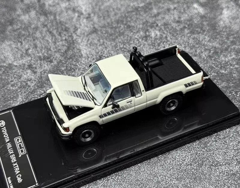 GCD 1:64 Toyota Hilux Pickup Truck Metal Diecast Model Car