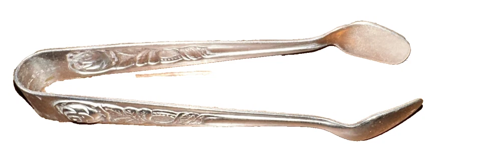 Pinzas de azúcar vintage con mango de rosa plateada Foto 3 de 4