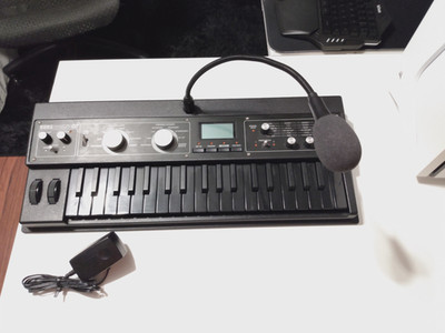 KORG MicroKORG XL+ (Black Edition) with Microphone