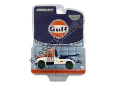 CHASE International Durastar 4400 Truck - Gulf Oil 1:64 Model - Greenlight 30471