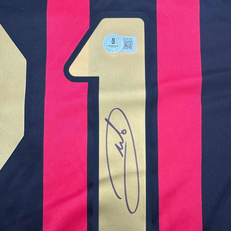 Camiseta de fútbol autografiada/firmada Andrea Pirlo AC Milan negra/roja certificado de autenticidad BAS Foto 3 de 4