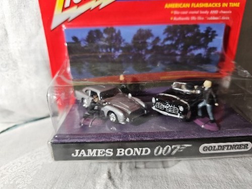 2002 Johnny Lightning James Bond 007 Goldfinger '64 Aston Martin/'55 Chrysler - Picture 3 of 9