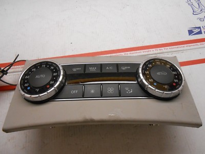 13 Mercedes C-class climate control  A2049006808 ic# 58826  RG0034