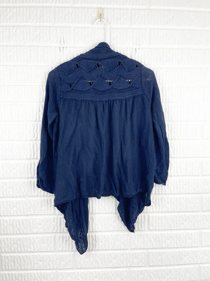 Cárdigan Anthropologie Tejido y Anudado Pequeño Azul Marino Recortado Manga 3/4 Cascada Foto 3 de 4