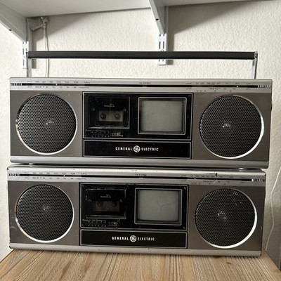 2 GENERAL ELECTRIC GE STEREO MICROCASSETTE BOOMBOX RADIO TV RARE  3XM3214E JAPAN