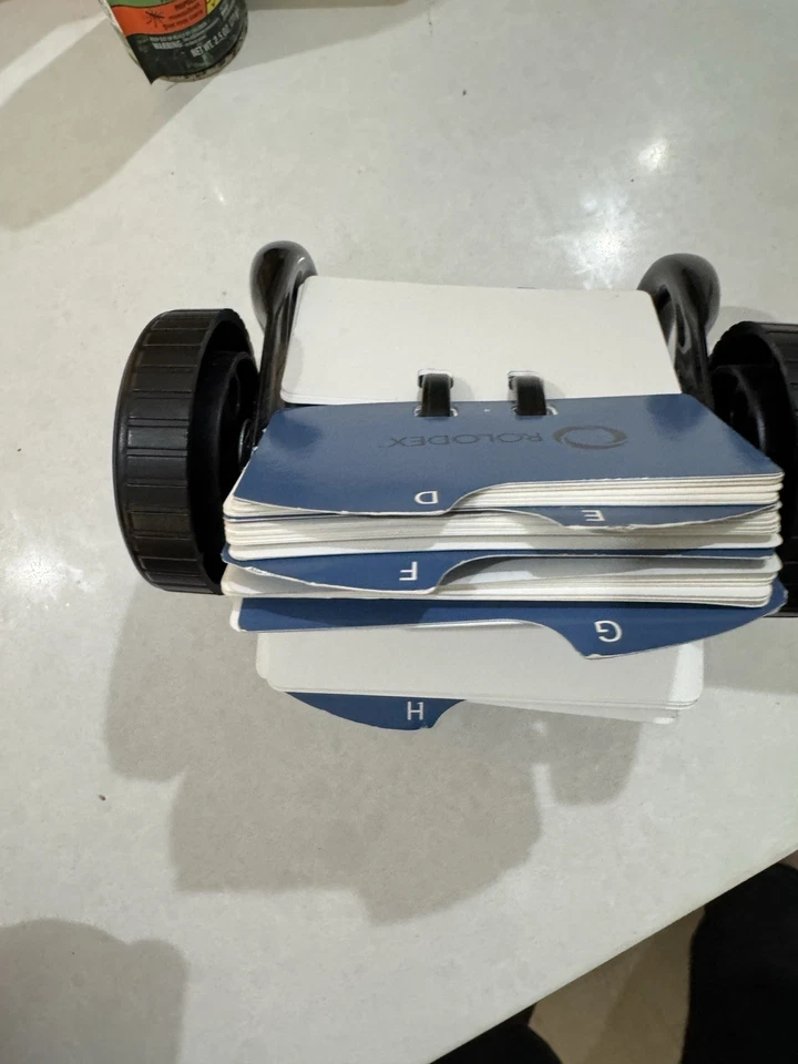 Archivo de tarjeta rotativa abierta Rolodex tiene capacidad para 250 1 3/4 x 3 1/4 tarjetas negras 66700 Foto 3 de 4