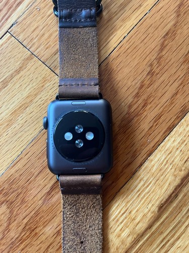 Apple Watch Series 3 42mm Space Grey Aluminum Case - Photo 2 sur 3