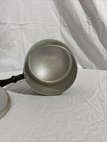 Vintage olive green pot and lid - Picture 4 of 5