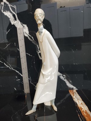 vintage lladro ''Medico Doctor'' Figurine #4620 Glazed Retired Mint Condition.
