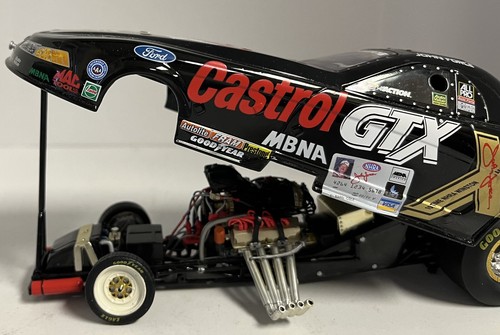 Action NHRA 2001 John Force Castrol GTX-10X NHRA Champion 1:24 Funny Car MINT - Picture 4 of 24