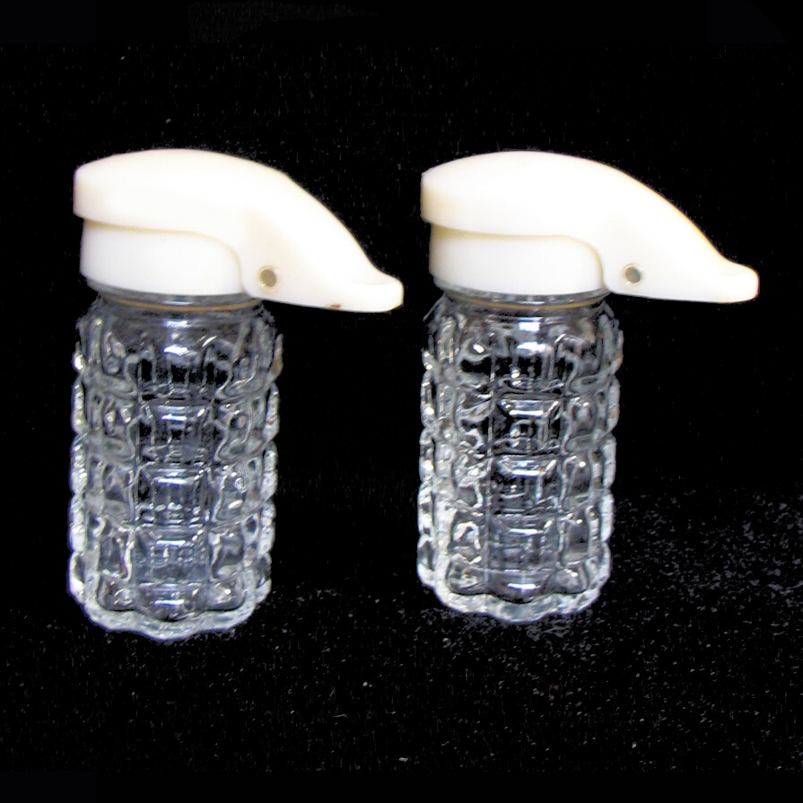 Salt & Pepper Shakers, Glass with Beige Plastic Flip Lid, Keep Moisture