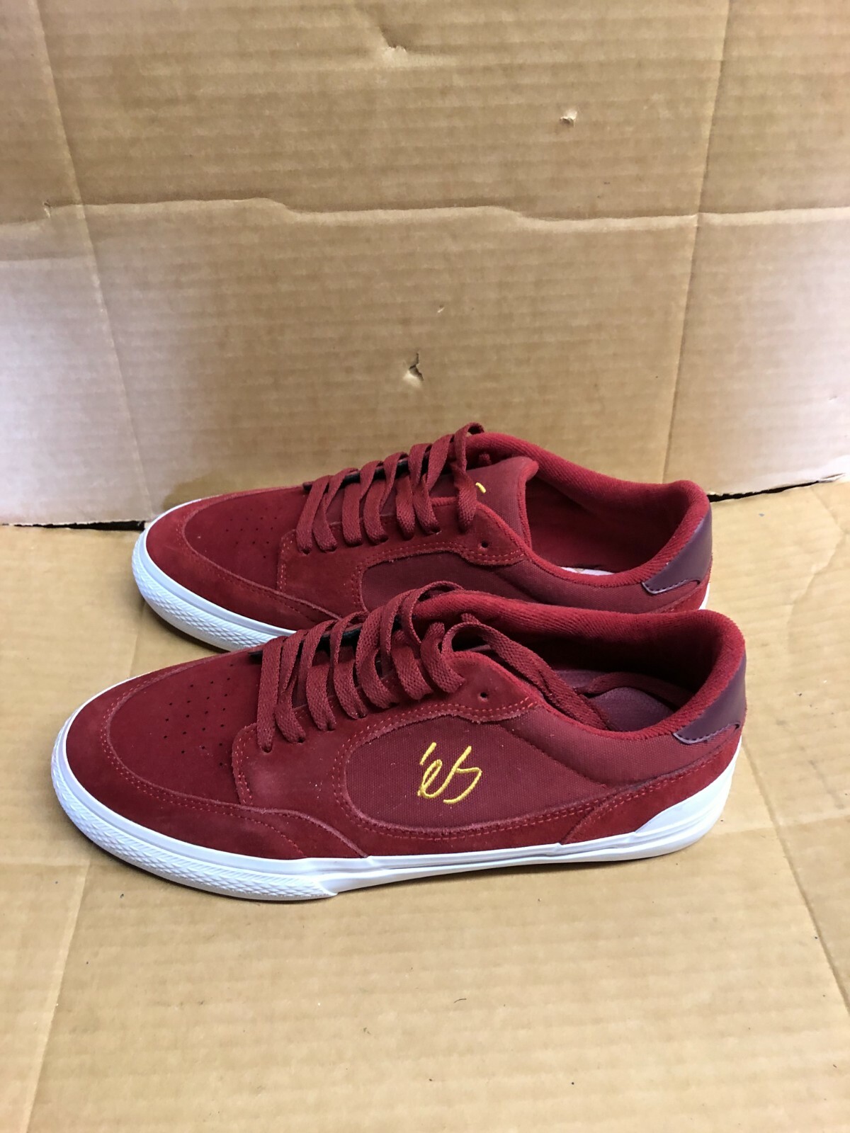 ES CASPIAN MENS SIZE 9 BURGUNDY SKATE 