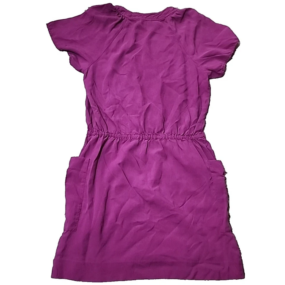 Vestido de seda lavable Martin + Osa 2 bolsillos morados con cordón y cuello en V Foto 2 de 4