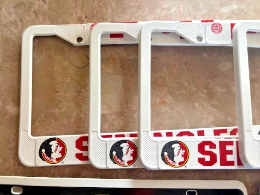 FSU Lot - 4 FLORIDA STATE SEMINOLES VINTAGE LICENSE PLATES & HOLDERS - Image 2 of 4
