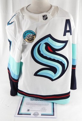 2024-25 Seattle Kraken Jaden Schwartz #17 Game Used White Jersey Set 1 A P 54 8
