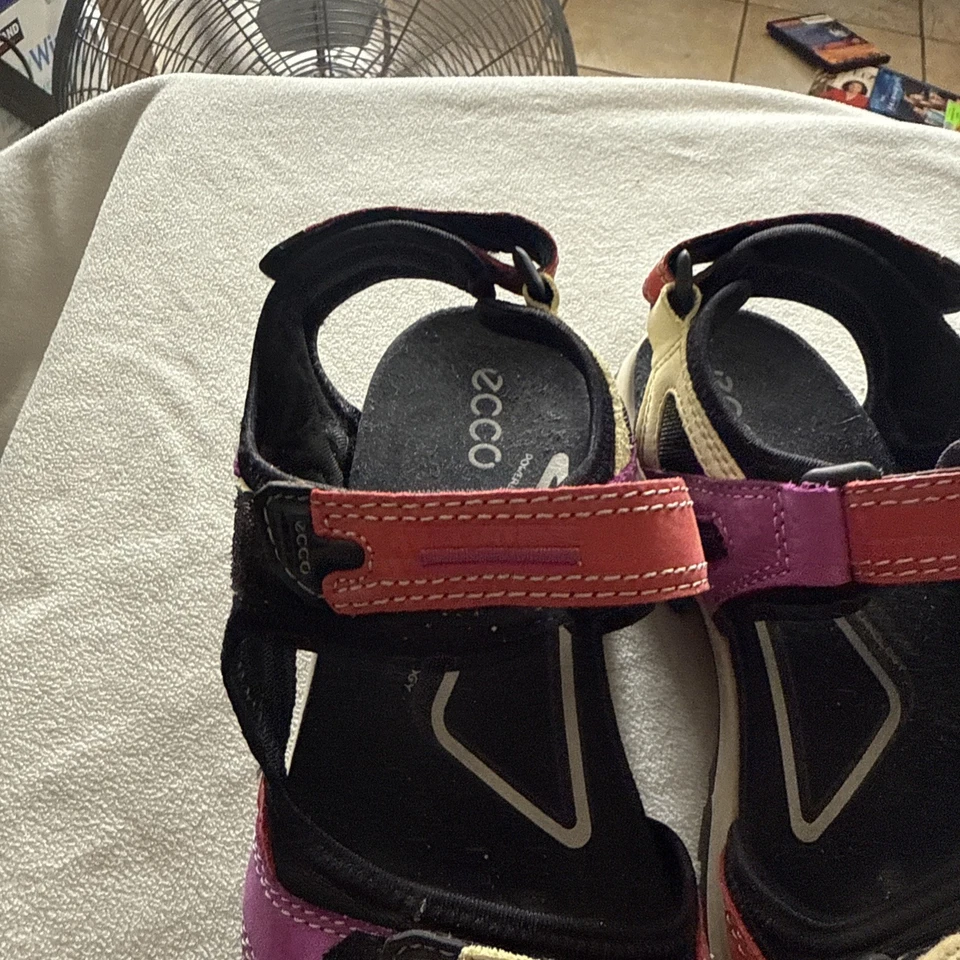 Sandalias Ecco Mujer EE. UU. 7,5 UE 38 Offroad Multicolor Exterior Trail Senderismo Foto 4 de 4