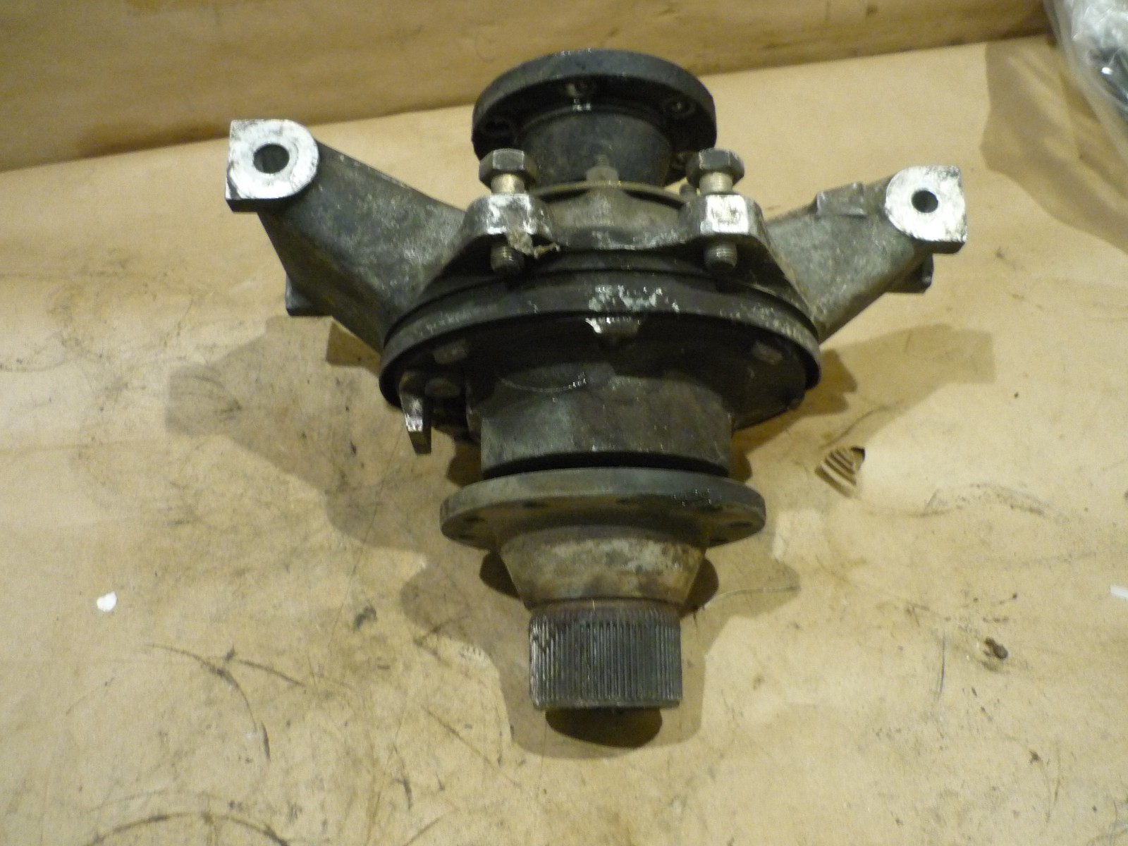 Ferrari Testarossa - Rear Suspension Upright/Hub Holder) - P/N 125973 - 135082