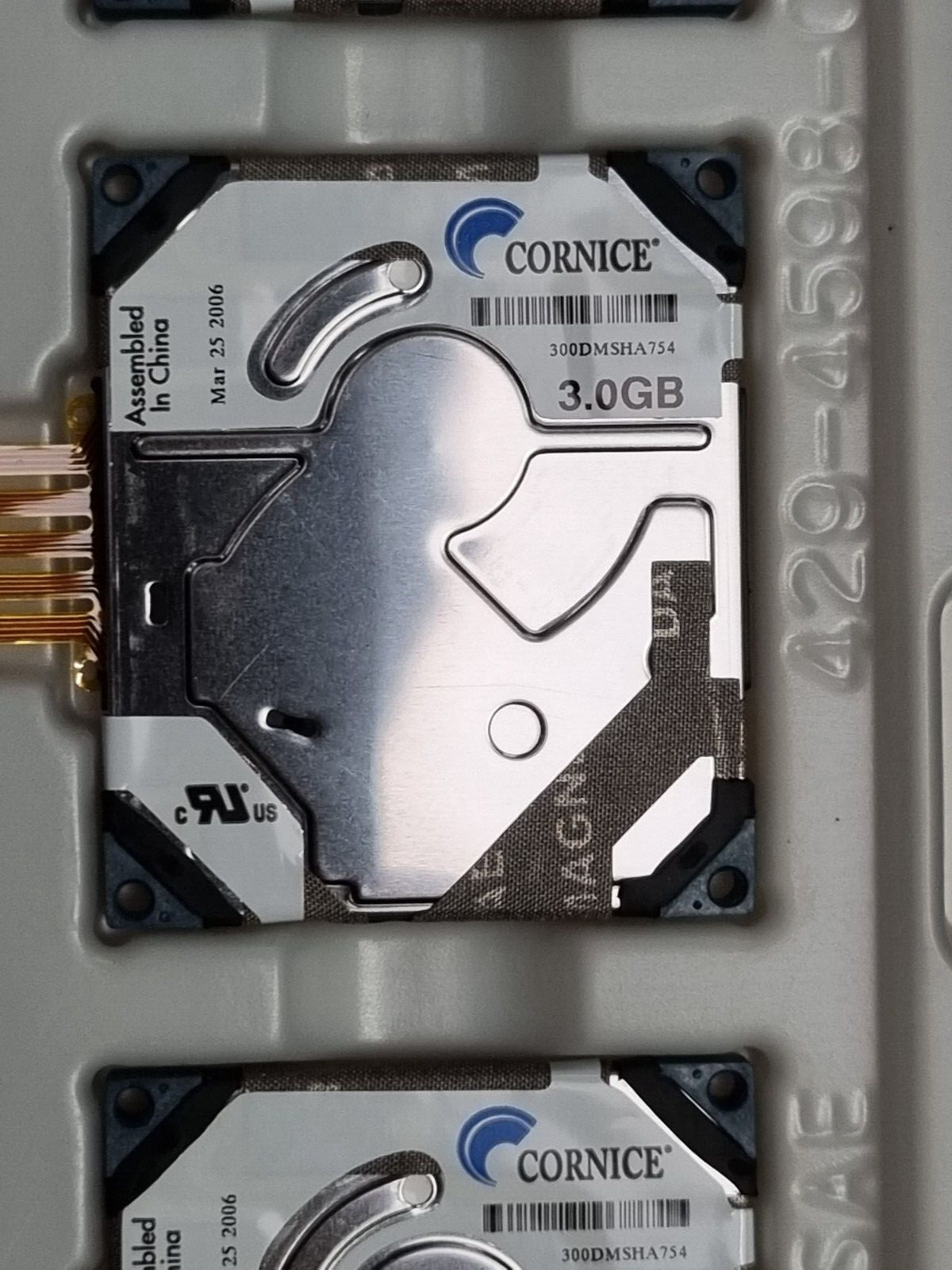 CORNICE 300DMSHA754  3GB MICRODRIVE . LOT OF ONE PIECE TRACKED POSTAGE