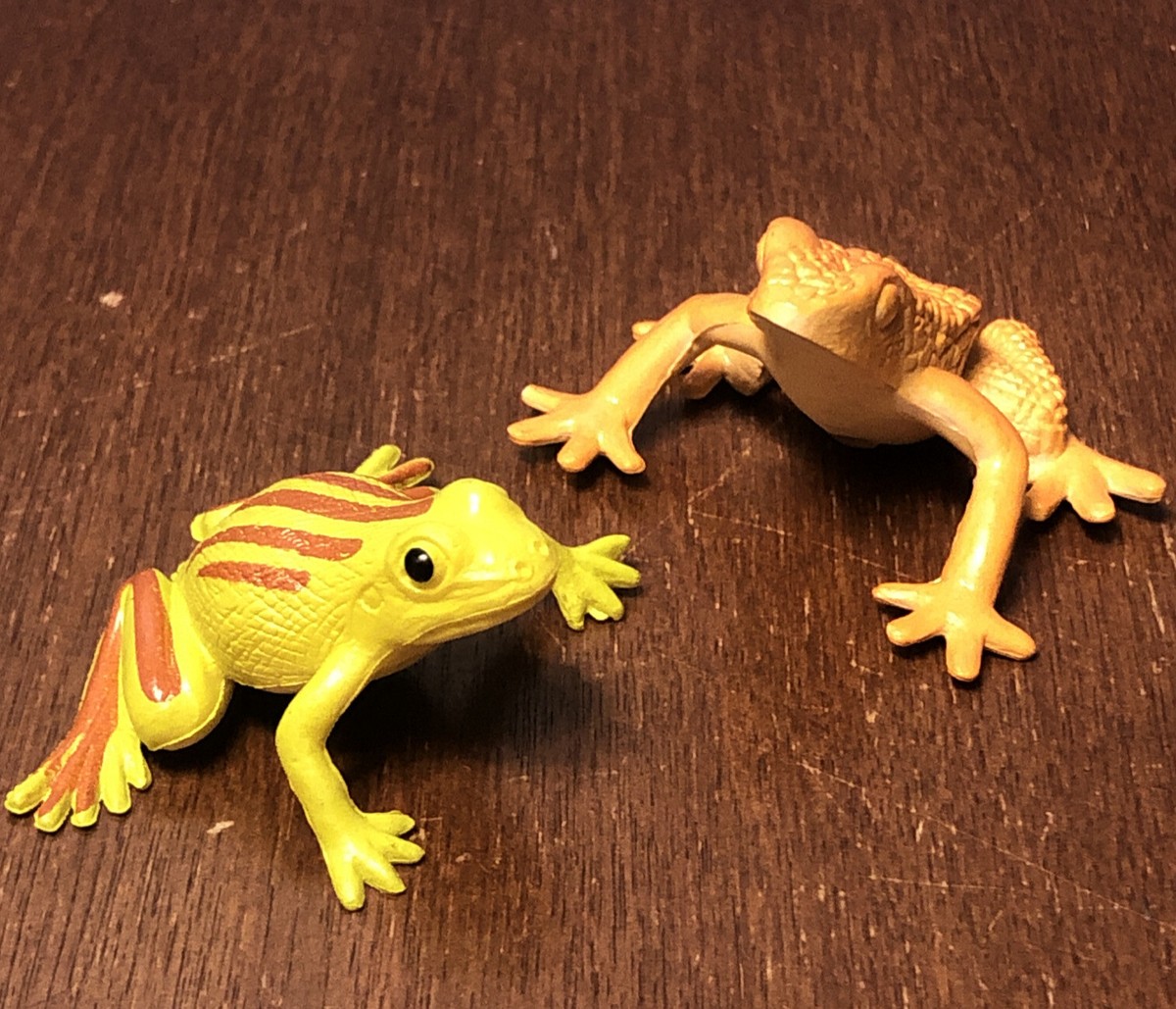 VINTAGE Lot of 2 Plastic PVC Mini Tree Dart Frog Figures - 90s 1