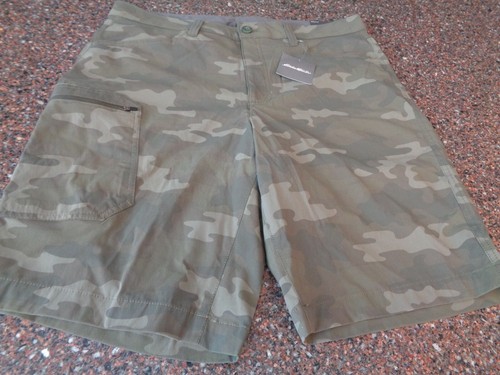 Mt. Rainier Camo Print Shorts Sz 