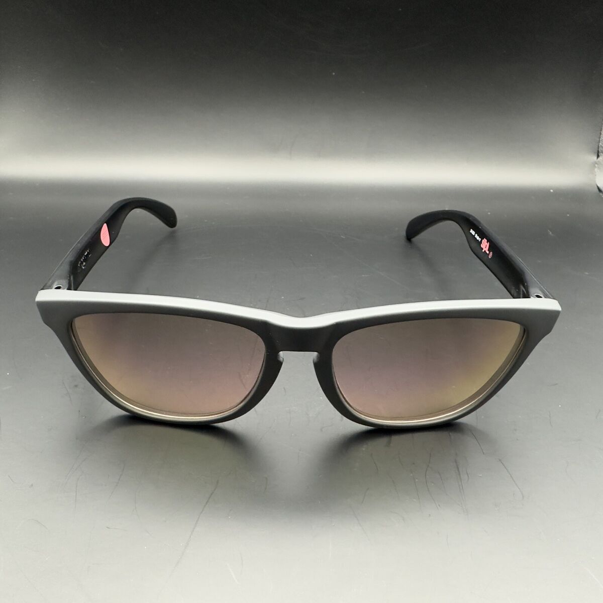 NEW Oakley Frogskins STAPLE COLL Dove Grey w/ Pink Iridium NEW Oakley Frogskins STAPLE COLL Dove Grey w/ Pink Iridium