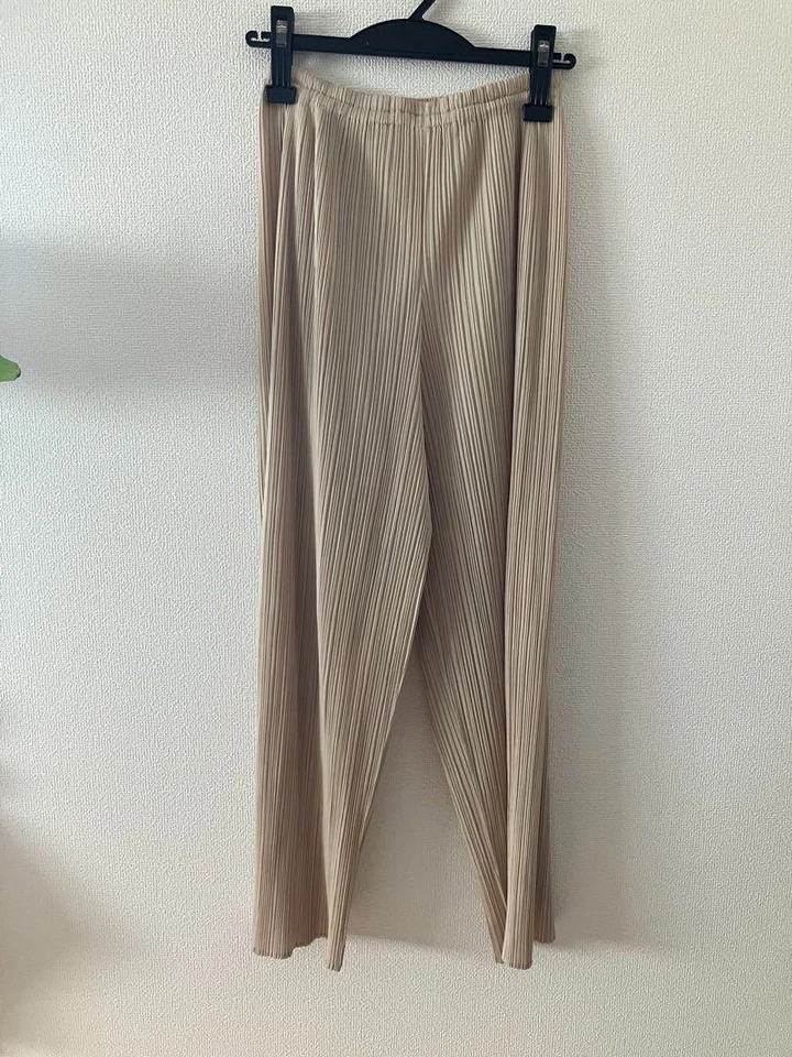 PLEATS PLEASE ISSEY MIYAKE Beige Pantalones Informales Pliegues Talla 2 Hecho en Japón Foto 2 de 4
