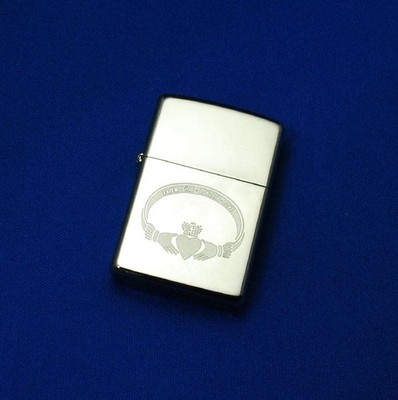 Zippo Ölfeuerzeug 2009 Friendship Loyalty Love High Polished Chrome Finish