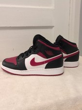 Nike Air Jordan 1 Mid Black Fire Red Size 6Y Style 554725-066 CLEAN SNEAKERS
