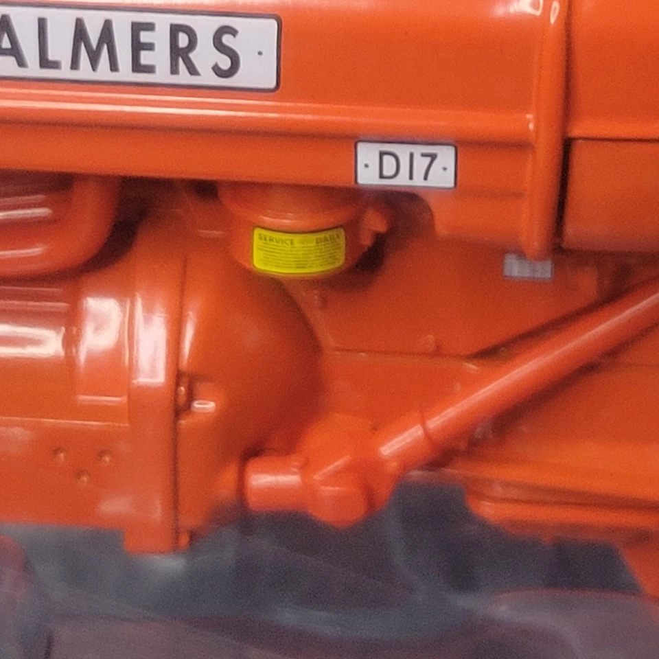 Ertl Allis-Chalmers D-17 N/frontend die-cast tractor orange with original box - Image 4 of 4
