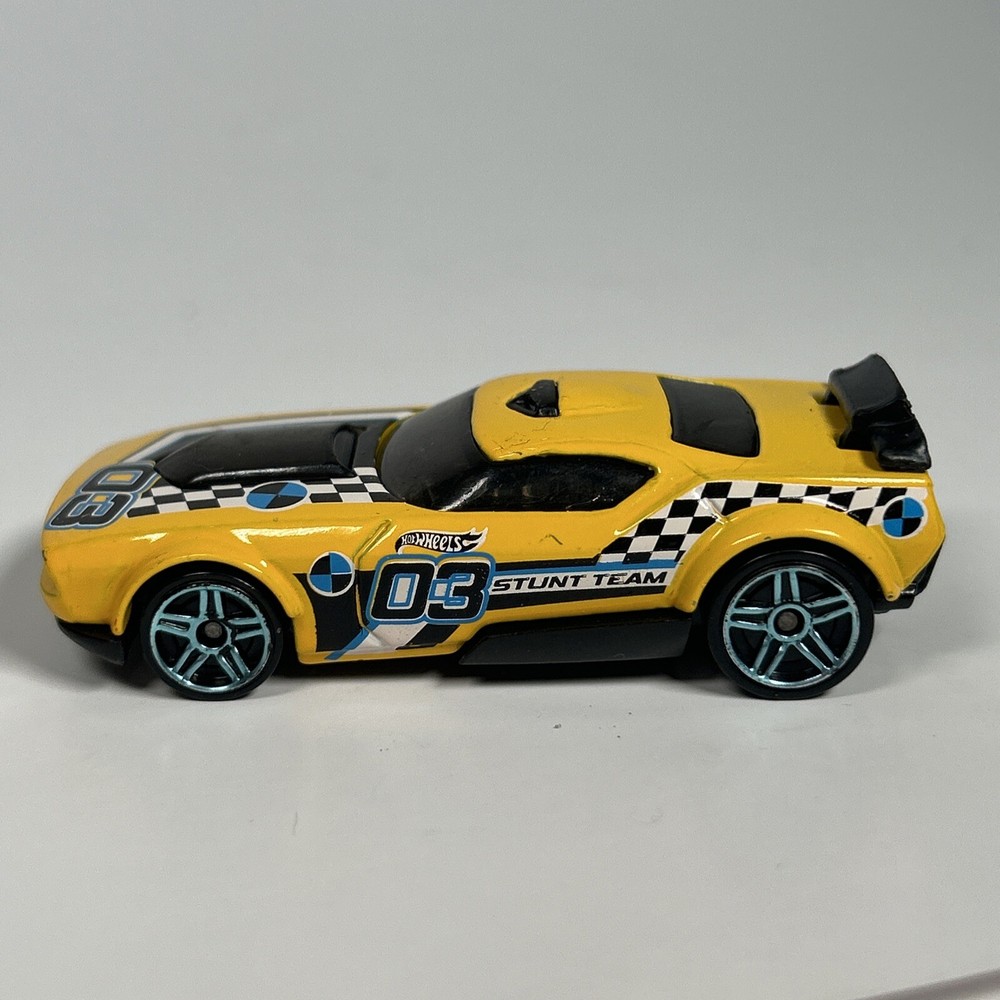 2011 Hot Wheels Fast Fish Yellow Race Car Diecast Toy Model Mattel