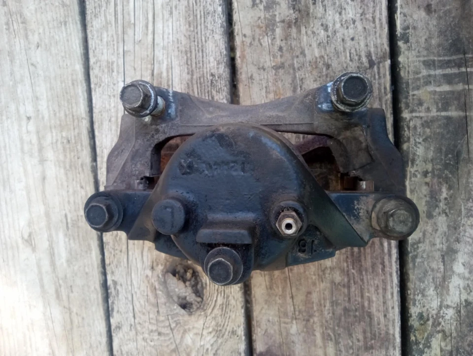 Pinza de freno delantera izquierda Chevrolet Impala 2000-2005 probada por fabricante original Foto 2 de 4