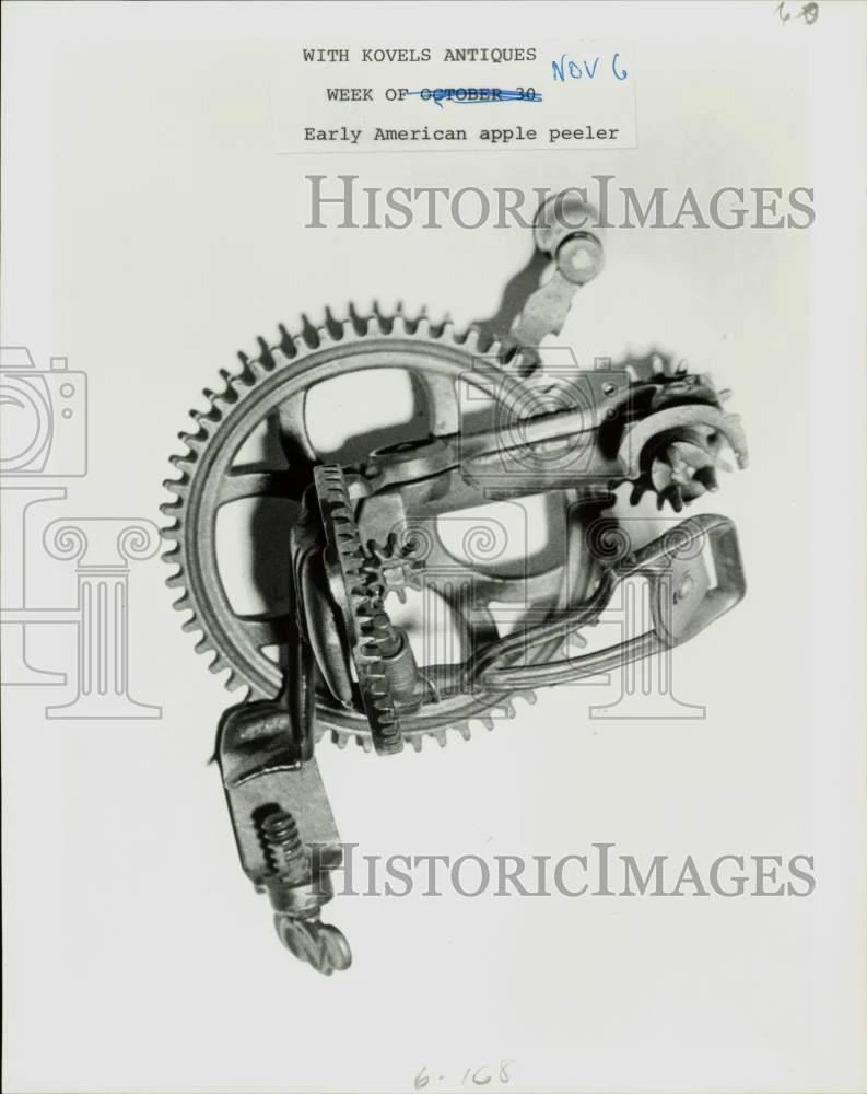 Press Photo Early American apple peeler - lra18140