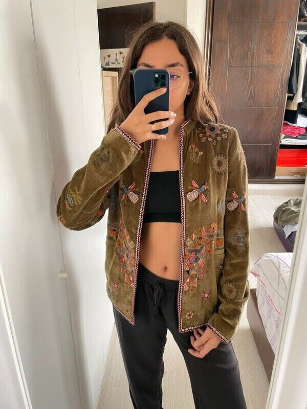 A210 ZARA VELVET EMBROIDERED BLAZER FLORAL BEES KHAKI A210 ZARA VELVET EMBROIDERED BLAZER FLORAL BEES KHAKI