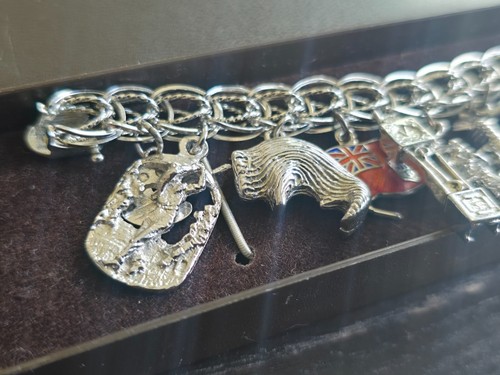 VINTAGE SIGNED DST CHARMS STERLING SILVER Tons of CHARMS BRACELET 7" Charm - Picture 6 of 8