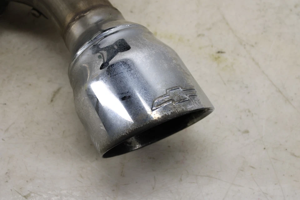 Silenciador derecho Chevrolet Camaro SS 2010-2013 OEM LQ42 Foto 2 de 4