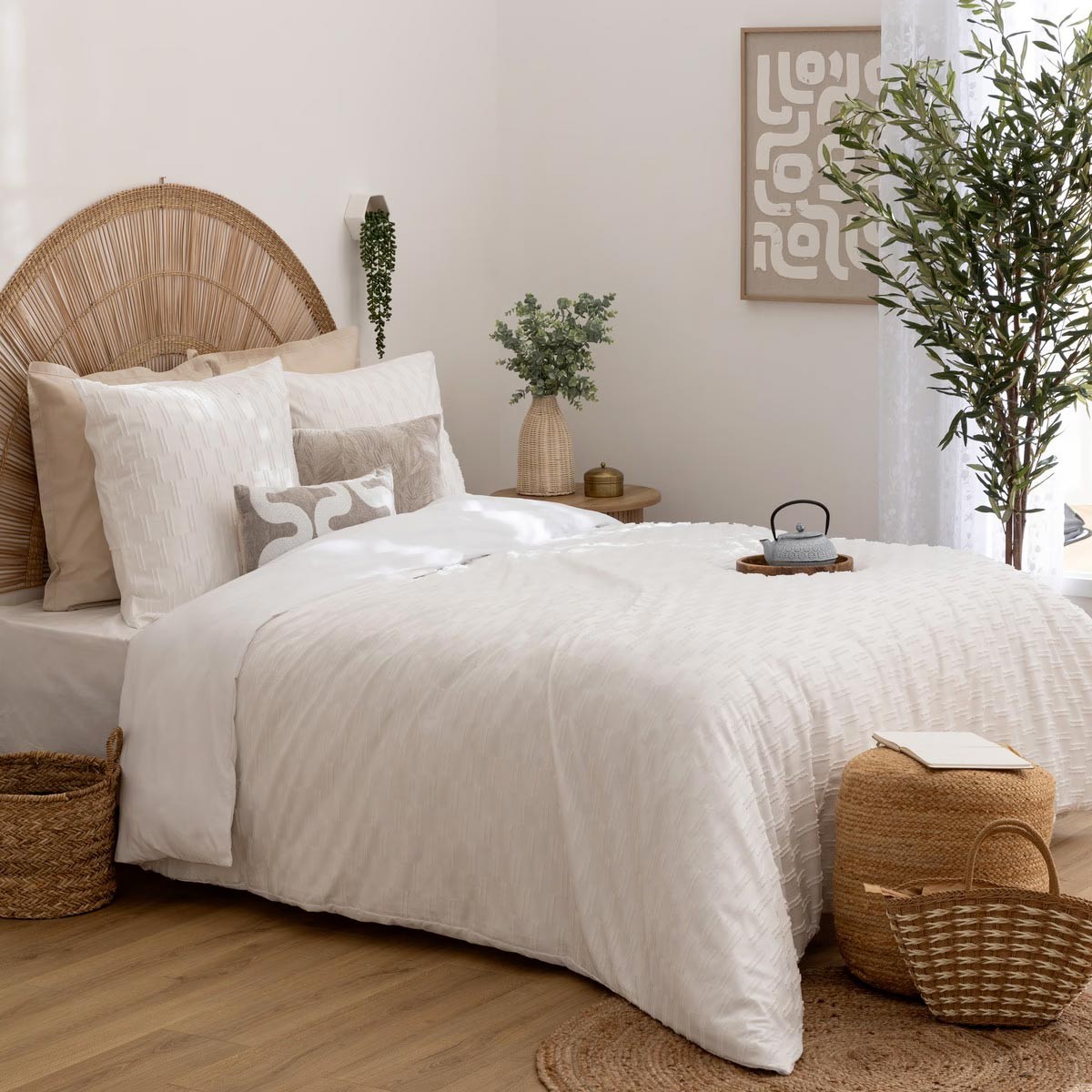Parure de lit 260x240cm Edie blanche en jacquard pour suite parentale cocooning