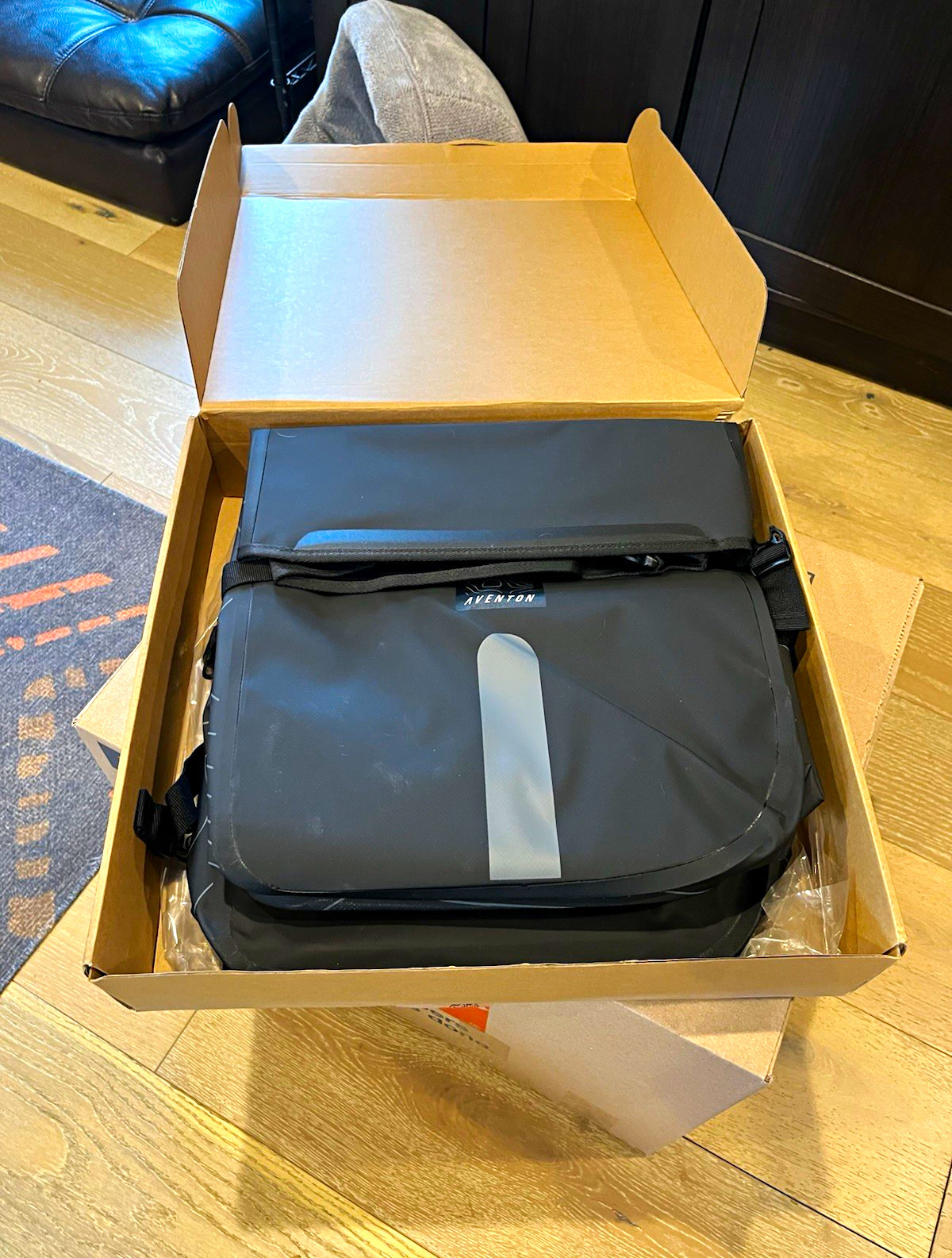 (New with tags) Aventon Twin Pannier Bag Double Rear Pannier Set Reflective 24L Black (90.00 USD)