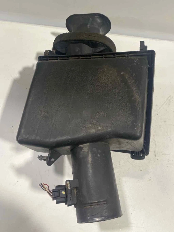 Used Air Cleaner Assembly fits: 2009 Nissan Titan  Grade A - Image 2 of 4