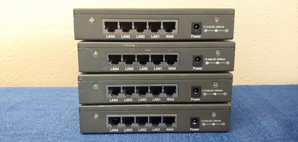 Lote de 4 dispositivos de seguridad de red Ethernet remotos Astaro RED 10 Rev 1 12V 1000mA Foto 2 de 4